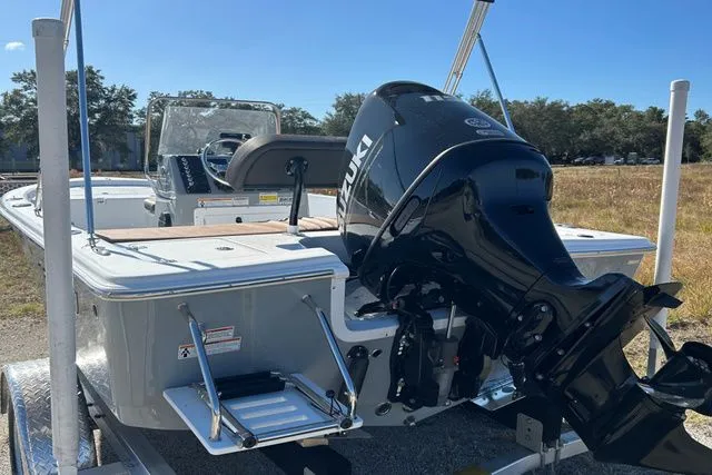 Slide: The Image of Sea Pro 172 Bay 2025 - 7