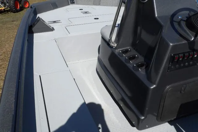 Slide: The Image of SeaArk SHADOW 20T ELITE CC 2024 - 8