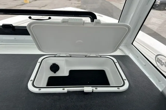 Slide: The Image of Sea Pro 262 DLX OFFSHORE 2025 - 13