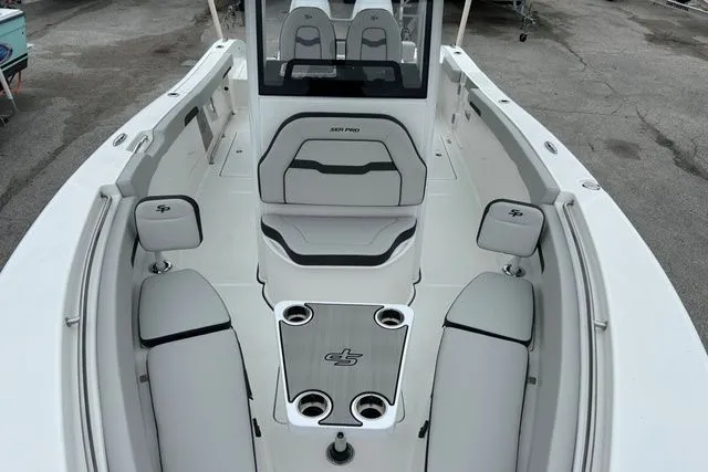 Slide: The Image of Sea Pro 262 DLX OFFSHORE 2025 - 4