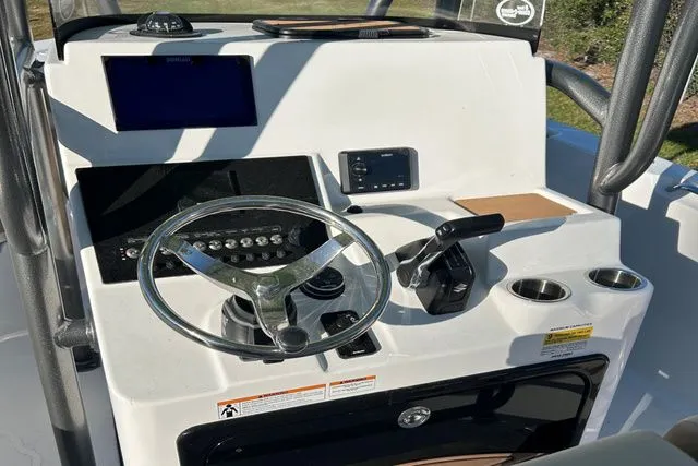 Slide: The Image of Sea Pro 222 CC 2025 - 6