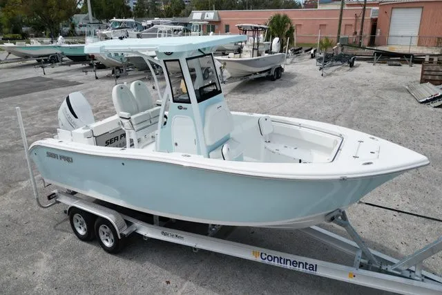 Slide: The Image of Sea Pro 242 DLX DEEP-V 2025 - 1