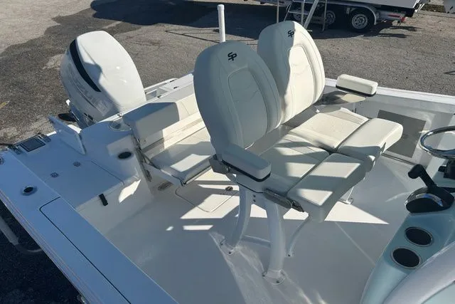 Slide: The Image of Sea Pro 242 DLX DEEP-V 2025 - 13