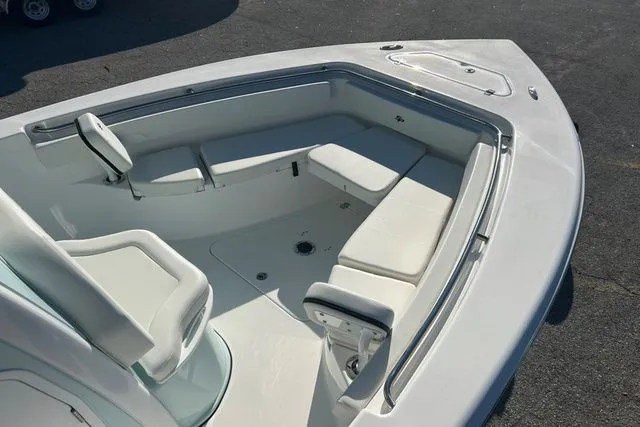 Slide: The Image of Sea Pro 242 DLX DEEP-V 2025 - 16