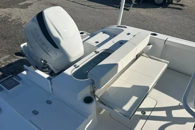 Slide: The Image of Sea Pro 242 DLX DEEP-V 2025 - 17