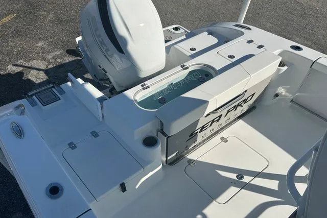 Slide: The Image of Sea Pro 242 DLX DEEP-V 2025 - 18