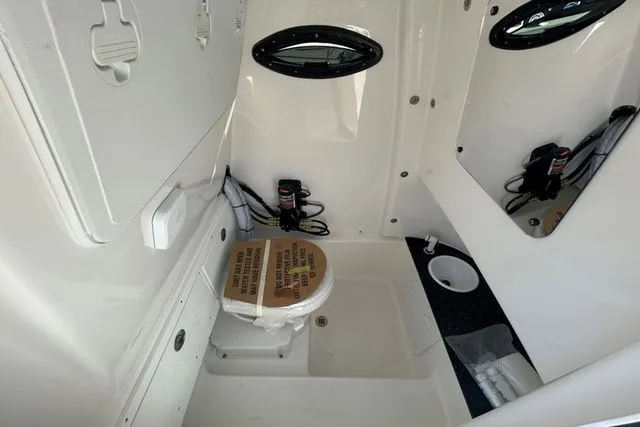 Slide: The Image of Sea Pro 242 DLX DEEP-V 2025 - 23