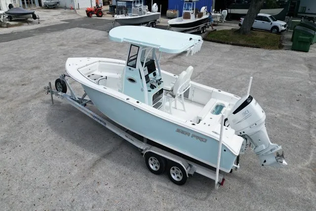 Slide: The Image of Sea Pro 242 DLX DEEP-V 2025 - 26