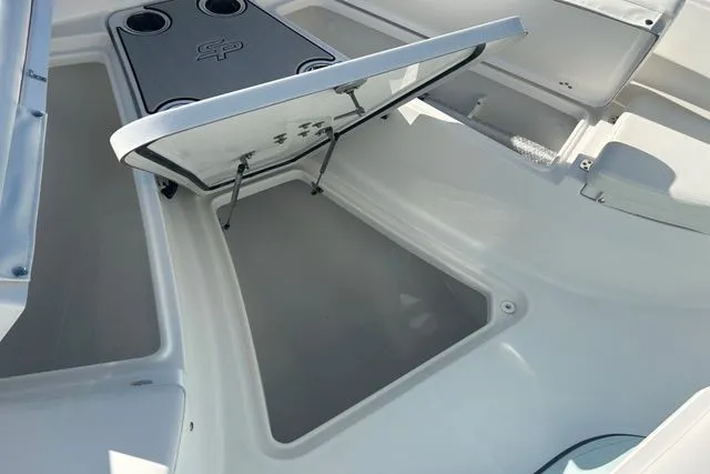 Slide: The Image of Sea Pro 242 DLX DEEP-V 2025 - 4