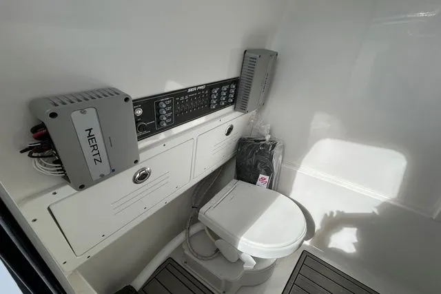 Slide: The Image of Sea Pro 292 Offshore 2025 - 11