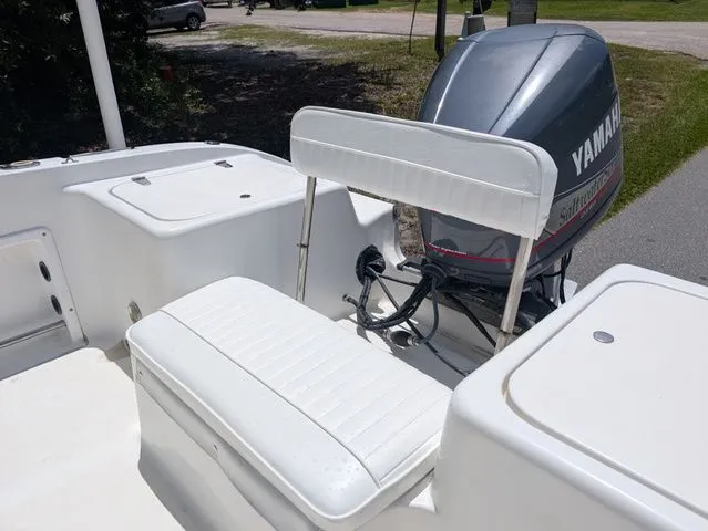 Slide: The Image of Sea Pro 206 Center Console 2004 - 5