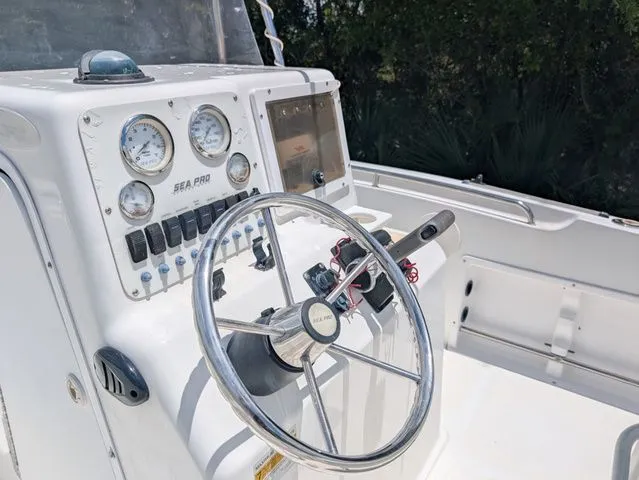 Slide: The Image of Sea Pro 206 Center Console 2004 - 8