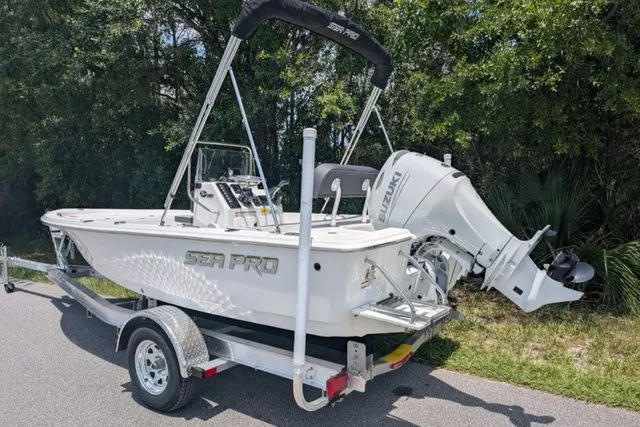 Slide: The Image of Sea Pro 172 Bay 2025 - 6