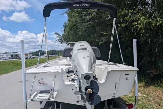 Slide: The Image of Sea Pro 172 Bay 2025 - 7