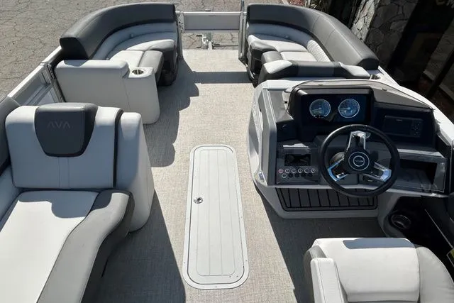 Slide: The Image of Avalon 2585 CATALINA REAR FISH 2024 - 10