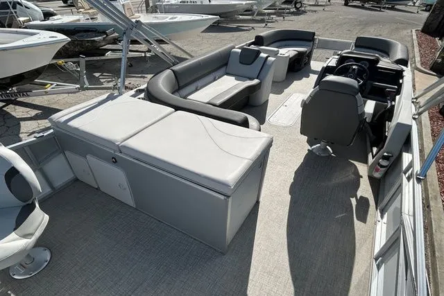 Slide: The Image of Avalon 2585 CATALINA REAR FISH 2024 - 13