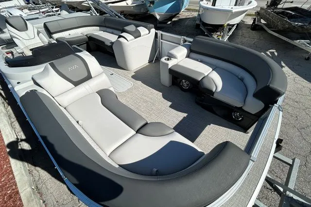 Slide: The Image of Avalon 2585 CATALINA REAR FISH 2024 - 3