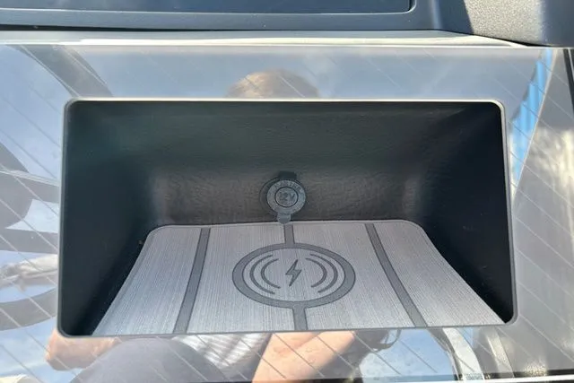 Slide: The Image of Avalon 2585 CATALINA REAR FISH 2024 - 7