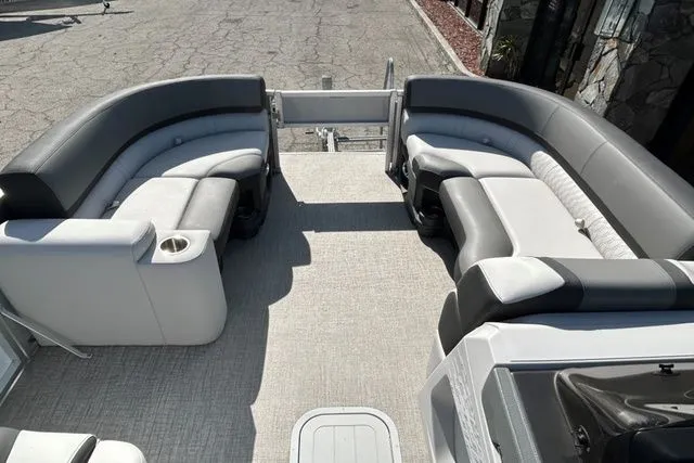 Slide: The Image of Avalon 2585 CATALINA REAR FISH 2024 - 9