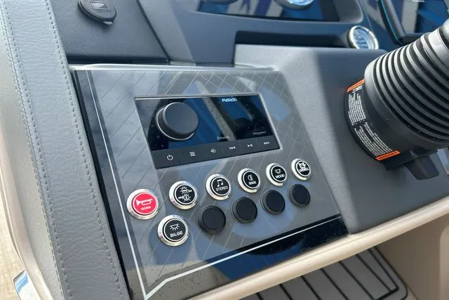 Slide: The Image of Avalon 2585 CATALINA REAR FISH 2024 - 10