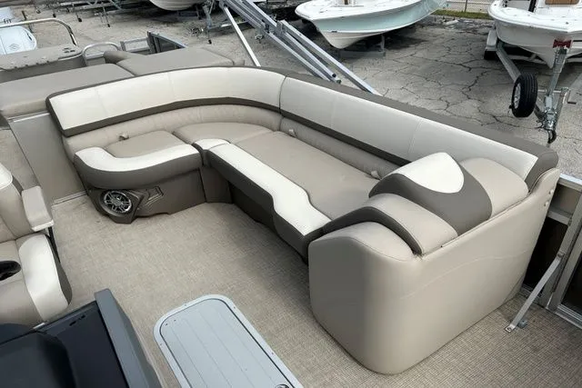 Slide: The Image of Avalon 2585 CATALINA REAR FISH 2024 - 6