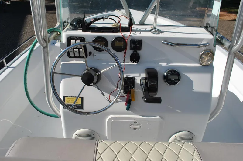Slide: The Image of 2005 Cape Horn 22 Bay boat console with steering wheel and controls. - 17