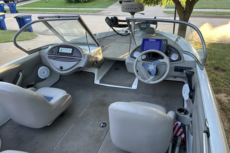Slide: The Image of 2004 Ranger 190 VS boat interior with steering wheel, dashboard, and seating. - 4