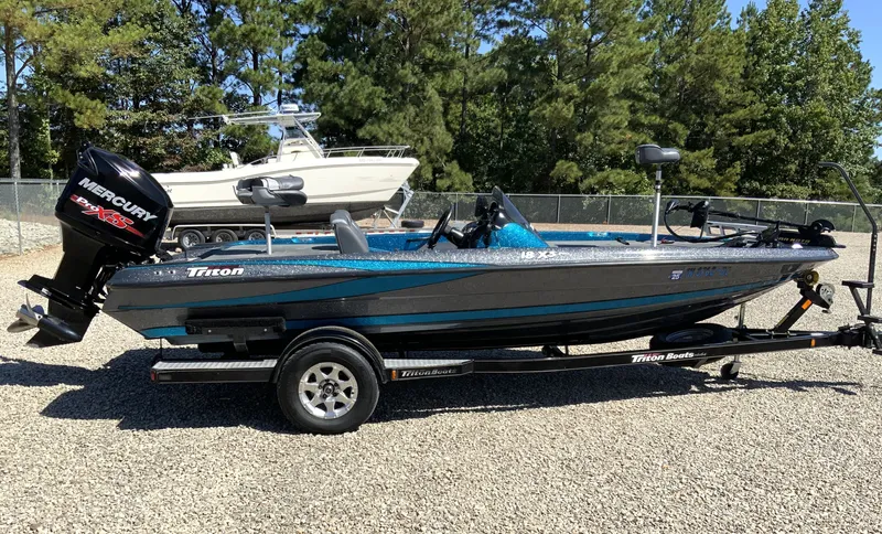 Slide: The Image of Triton 18X3 DC & SC 2009 - 1