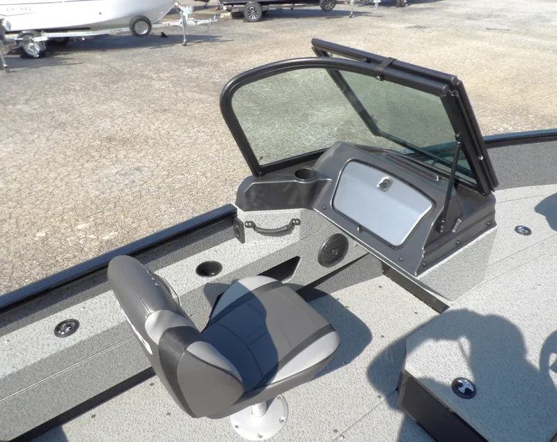 Slide: The Image of Lund 1675 Adventure Sport 2026 - 13