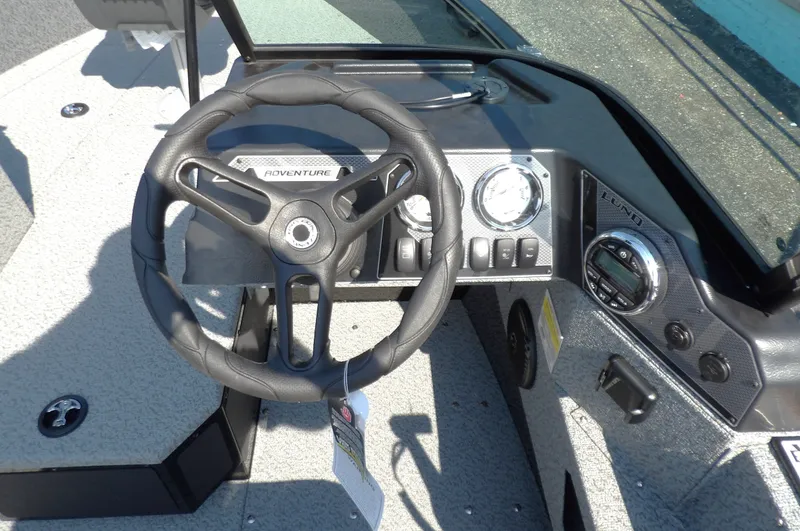 Slide: The Image of Lund 1675 Adventure Sport 2026 - 14