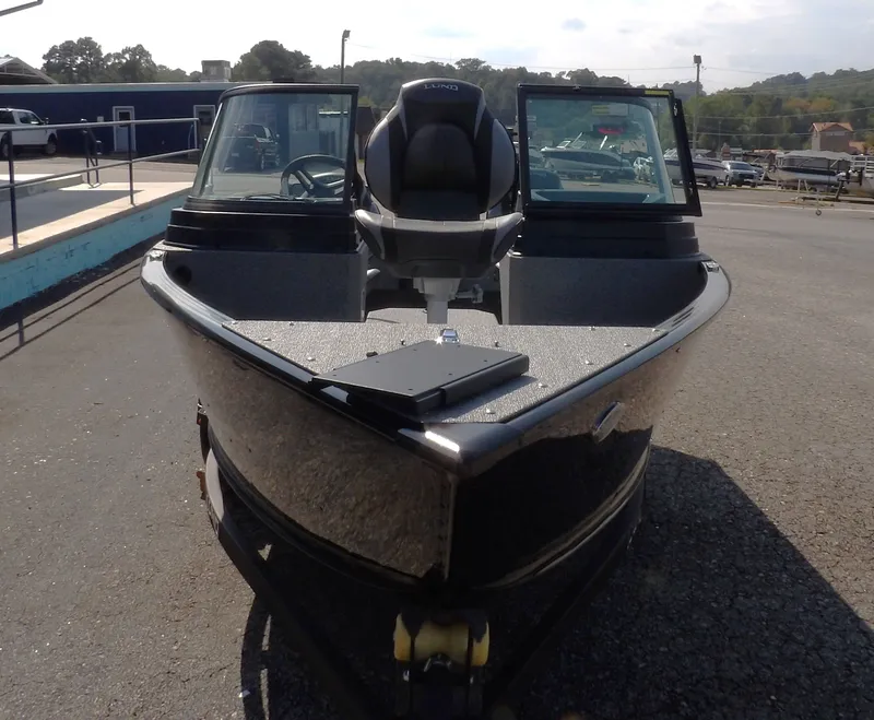 Slide: The Image of Lund 1675 Adventure Sport 2026 - 6