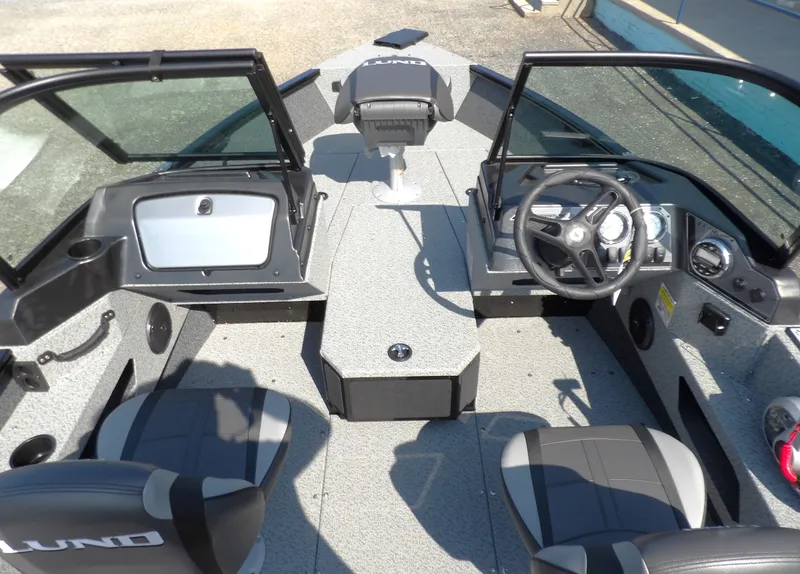 Slide: The Image of Lund 1675 Adventure Sport 2026 - 7