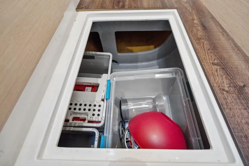 Slide: The Image of Engine room of 2019 Itacatamarans 14.99 with Newport 700 Spectra Connect system. - 175