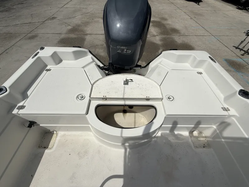 Slide: The Image of Skeeter ZX 2400 2003 - 13