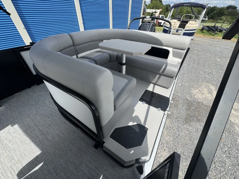 Slide: The Image of Premier Solaris Rev 250 2025 - 17