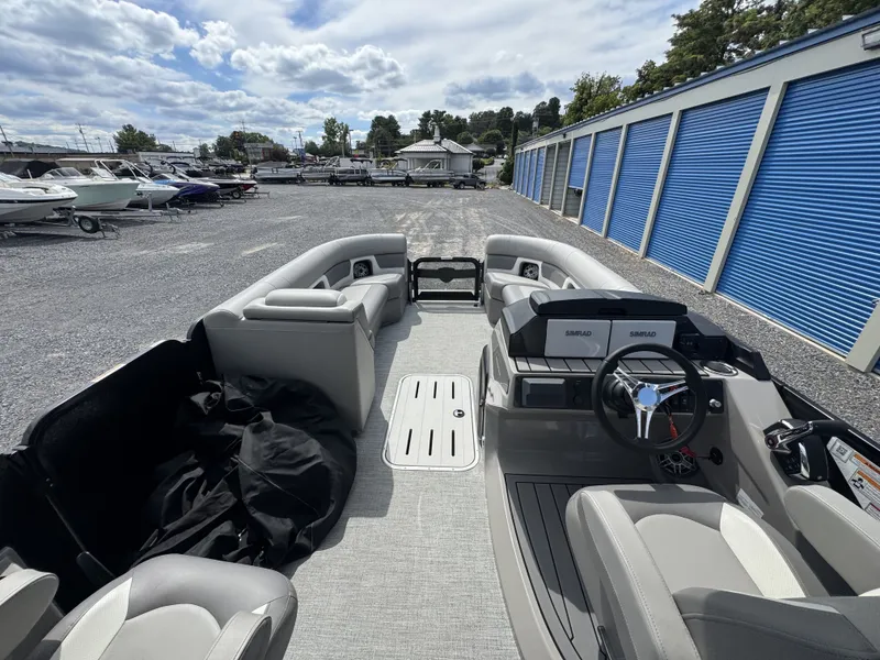 Slide: The Image of Premier Solaris Rev 250 2025 - 18