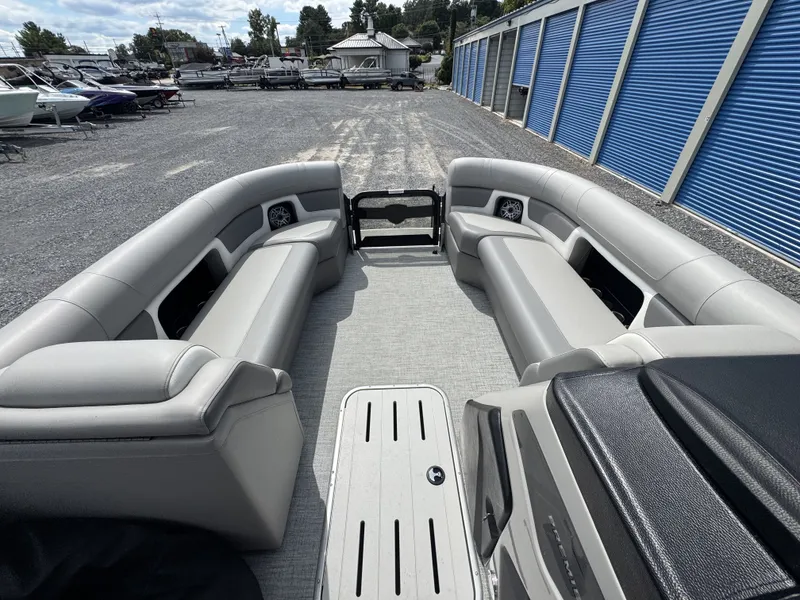 Slide: The Image of Premier Solaris Rev 250 2025 - 38