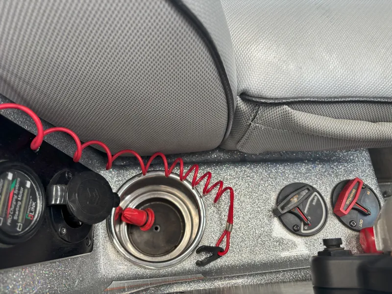 Slide: The Image of Skeeter FXR20 Select 2023 - 12