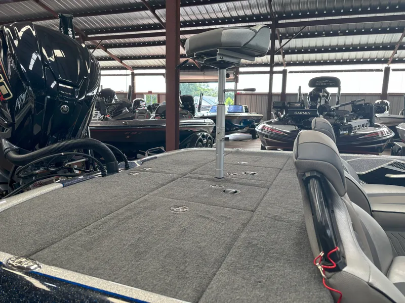 Slide: The Image of Skeeter FXR20 Select 2023 - 13