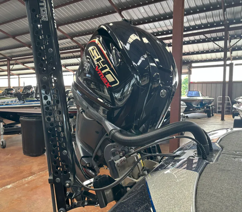 Slide: The Image of Skeeter FXR20 Select 2023 - 14