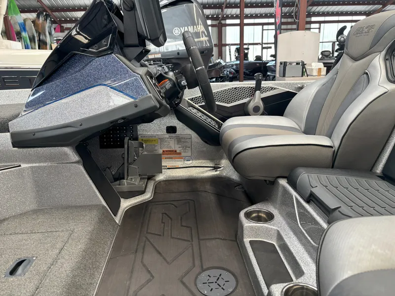 Slide: The Image of Skeeter FXR20 Select 2023 - 21