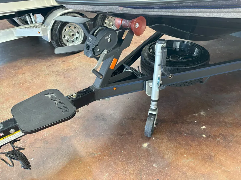 Slide: The Image of Skeeter FXR20 Select 2023 - 24