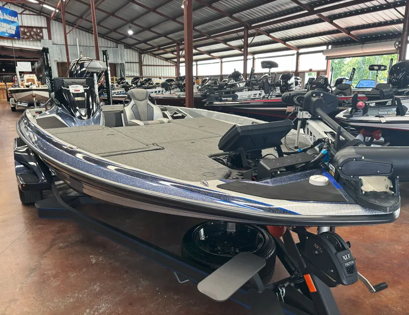 Slide: The Image of Skeeter FXR20 Select 2023 - 4