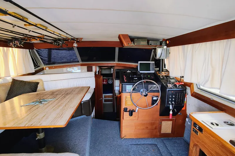 Slide: The Image of Bayliner 3870 Motoryacht 1986 - 15