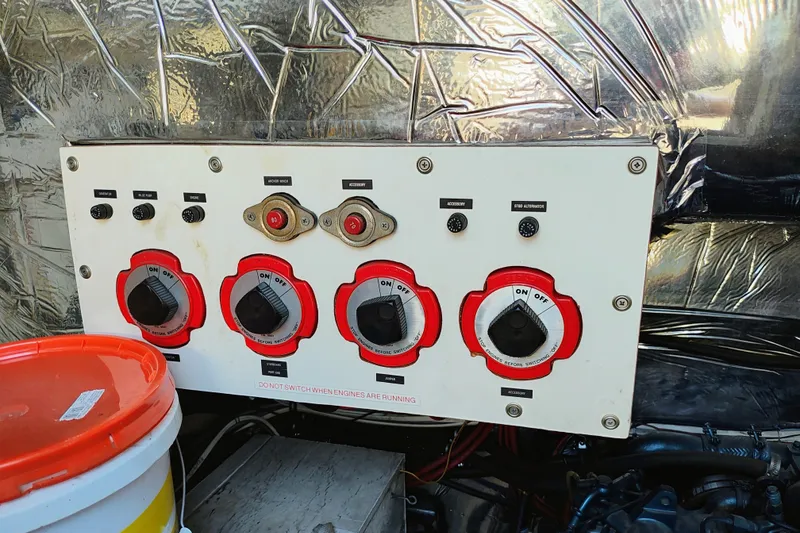 Slide: The Image of Bayliner 3870 Motoryacht 1986 - 38