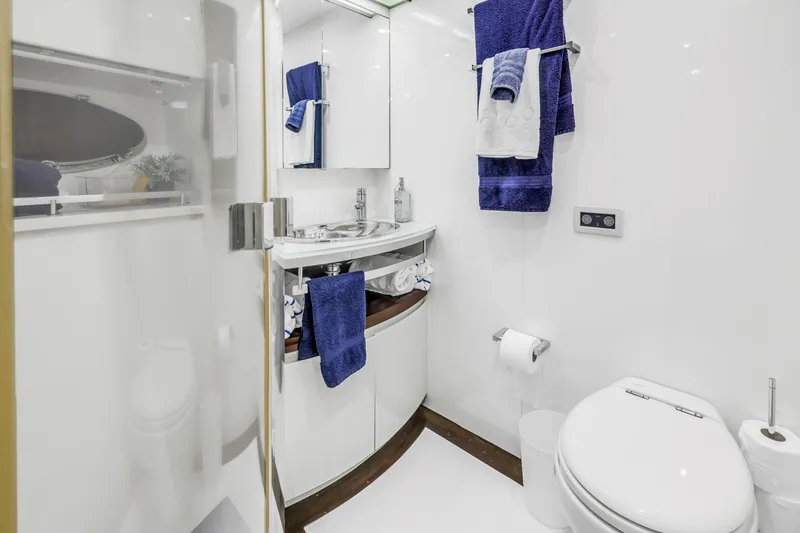 Slide: The Image of Uniesse 65 MY 2009 - 50