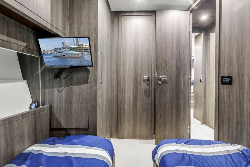 Slide: The Image of Uniesse 65 MY 2009 - 54