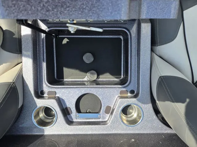 Slide: The Image of Ranger Z520 Comanche 2018 - 20