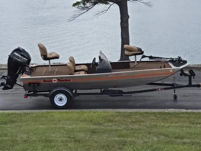 Slide: The Image of Tracker Bass Tracker 40th Anniversary Heritage Edition 2018 - 1