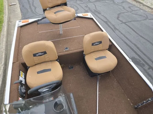 Slide: The Image of Tracker Bass Tracker 40th Anniversary Heritage Edition 2018 - 19